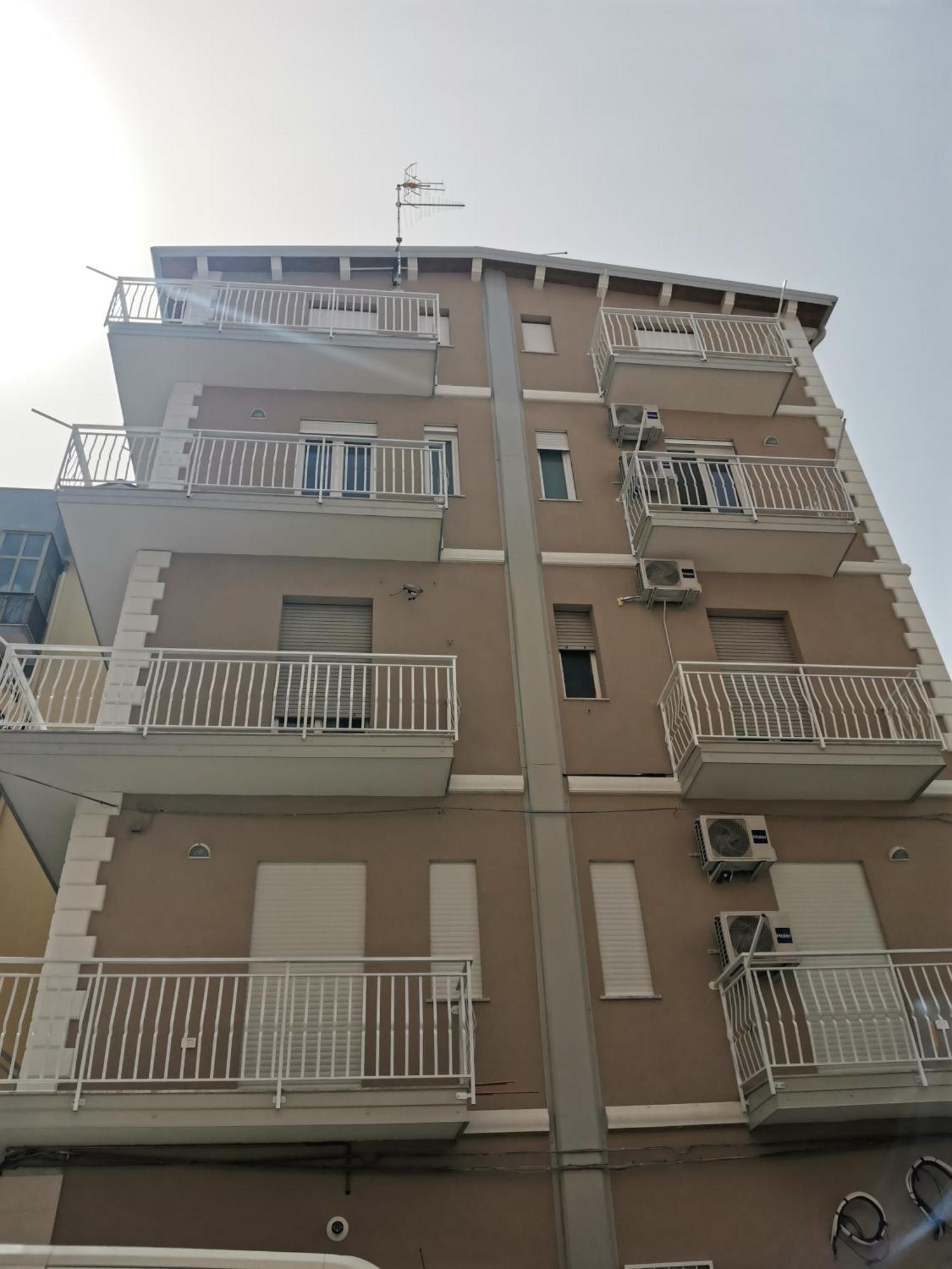 Palazzo Buscema - Appartamenti & Residence โครโตเน ภายนอก รูปภาพ
