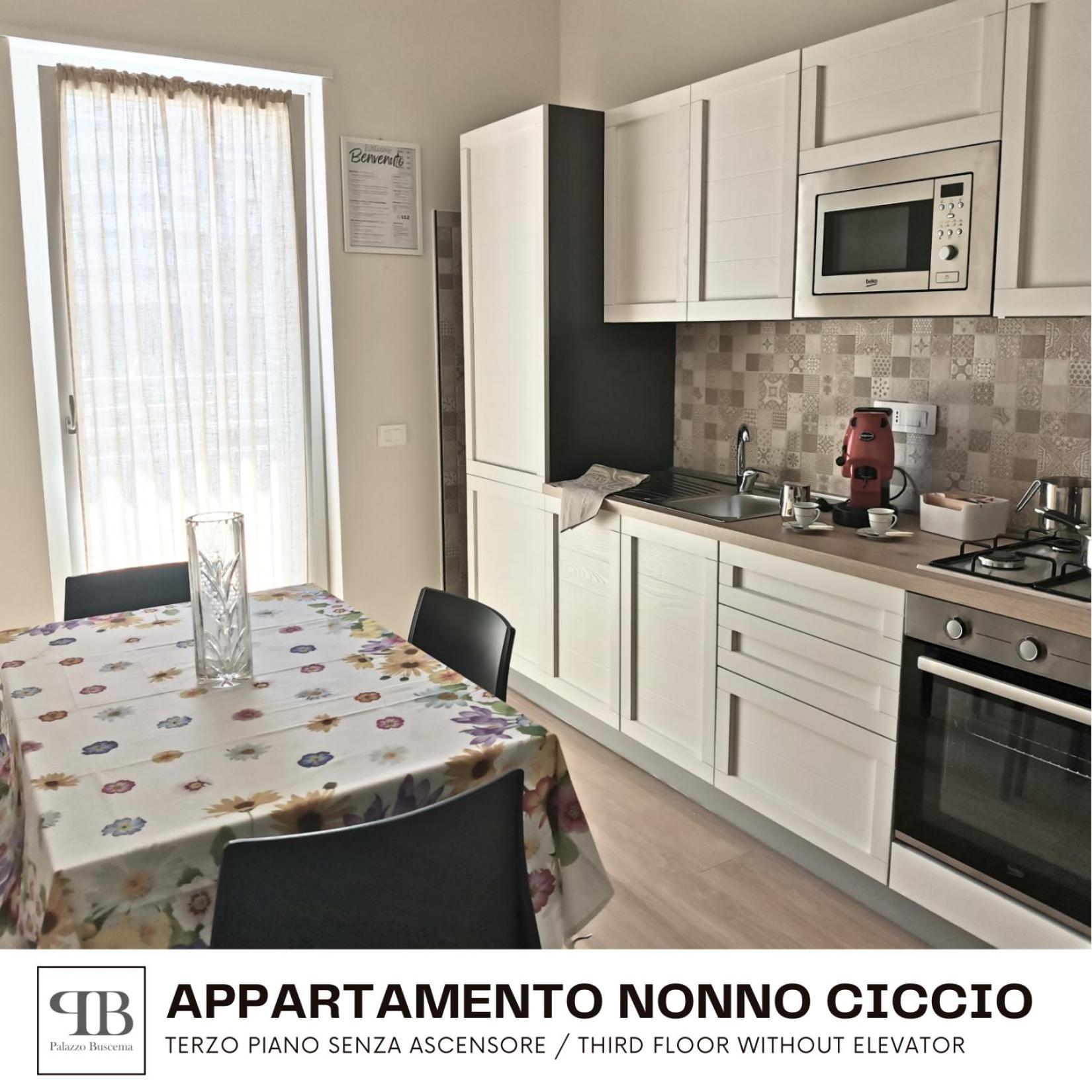 Palazzo Buscema - Appartamenti & Residence โครโตเน ภายนอก รูปภาพ